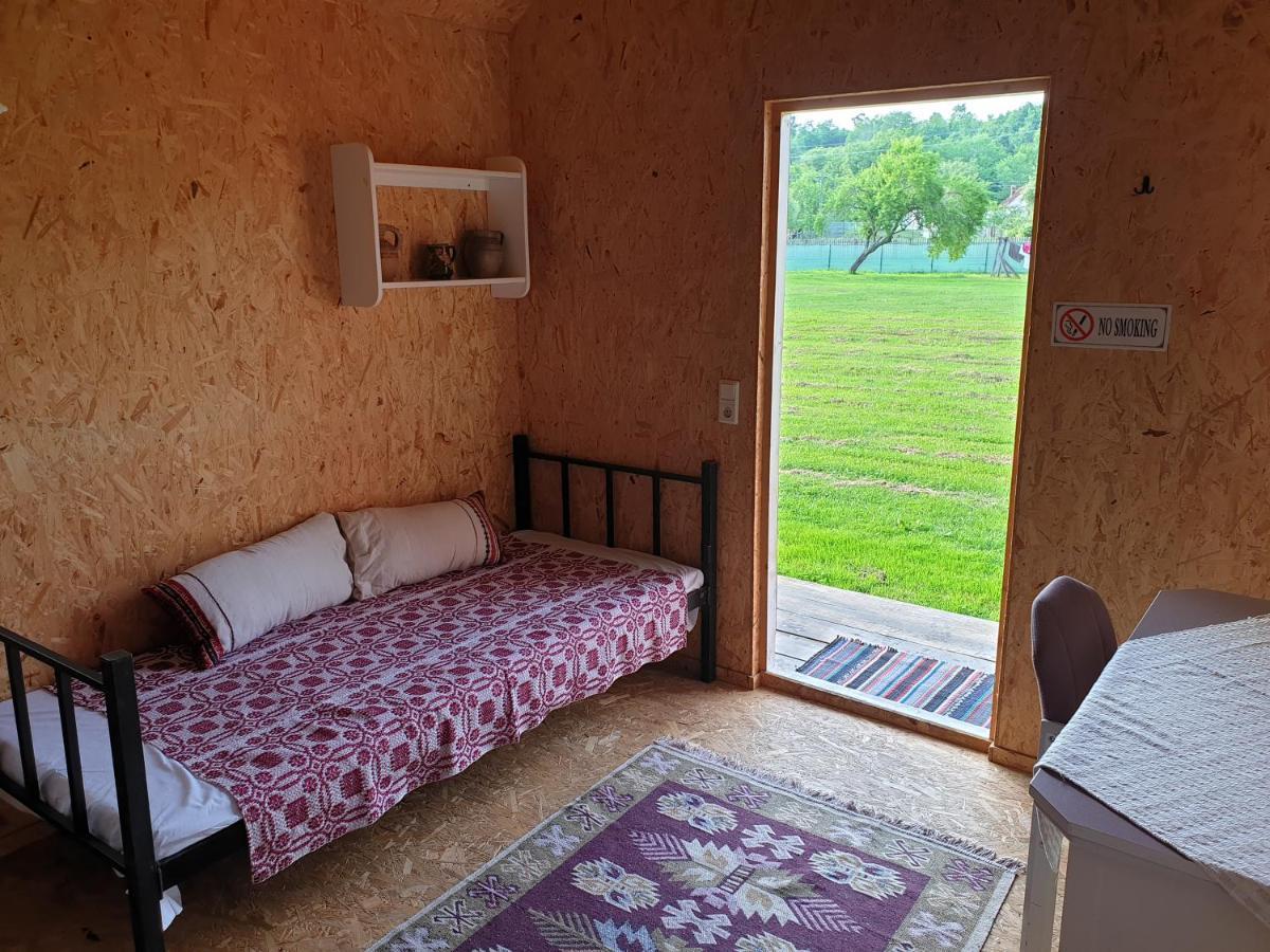 Hotel Casutele Din Grosi à Grosi  Extérieur photo