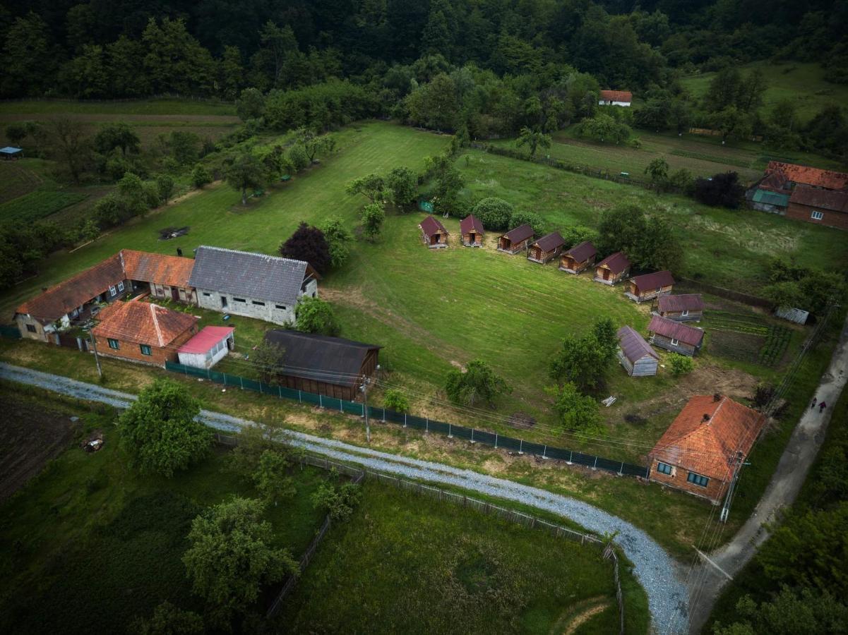 Hotel Casutele Din Grosi à Grosi  Extérieur photo