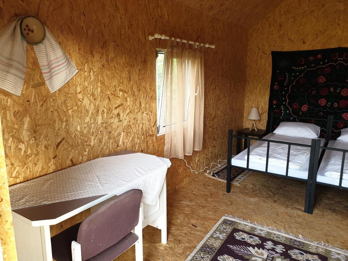Hotel Casutele Din Grosi à Grosi  Extérieur photo
