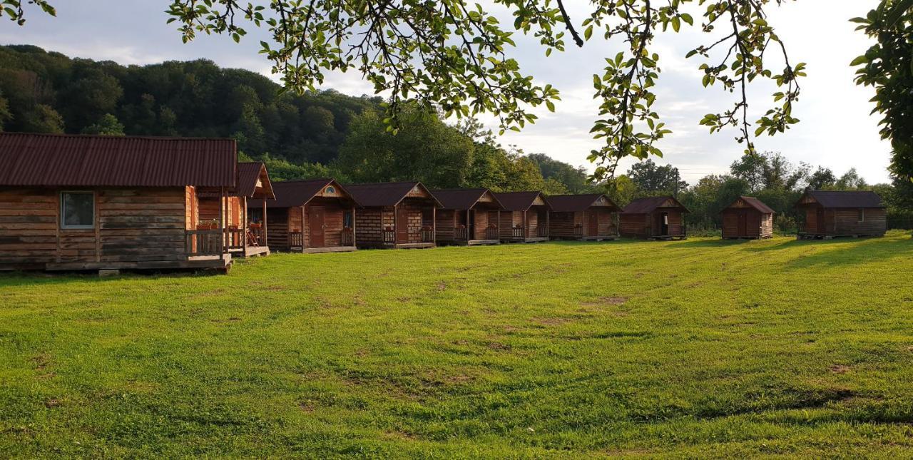 Hotel Casutele Din Grosi à Grosi  Extérieur photo